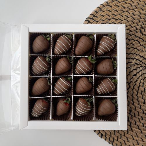 Коробочка клубники 16 шт. "Молочный набор"